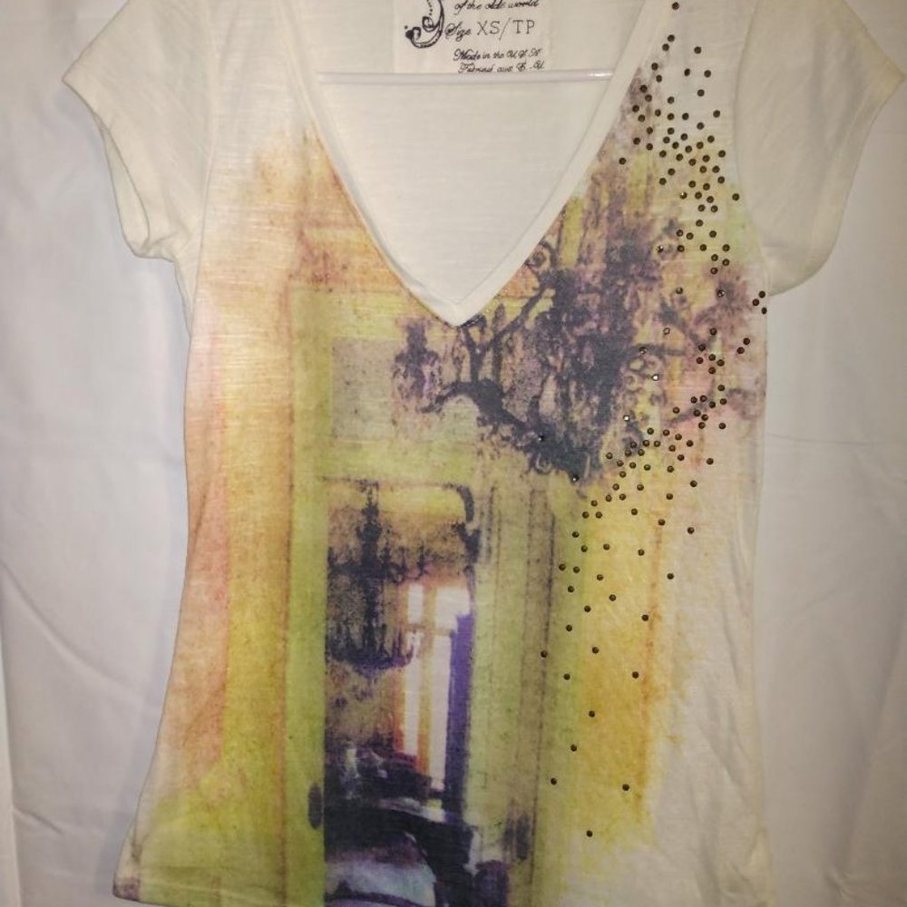 Super Cute Grand Illusions of the Olde World t shirt XS NWOT!!!